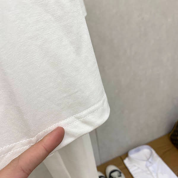 超希少！フェンディ 半袖Tシャツ 偽物 ロゴ刺繍 fez95120